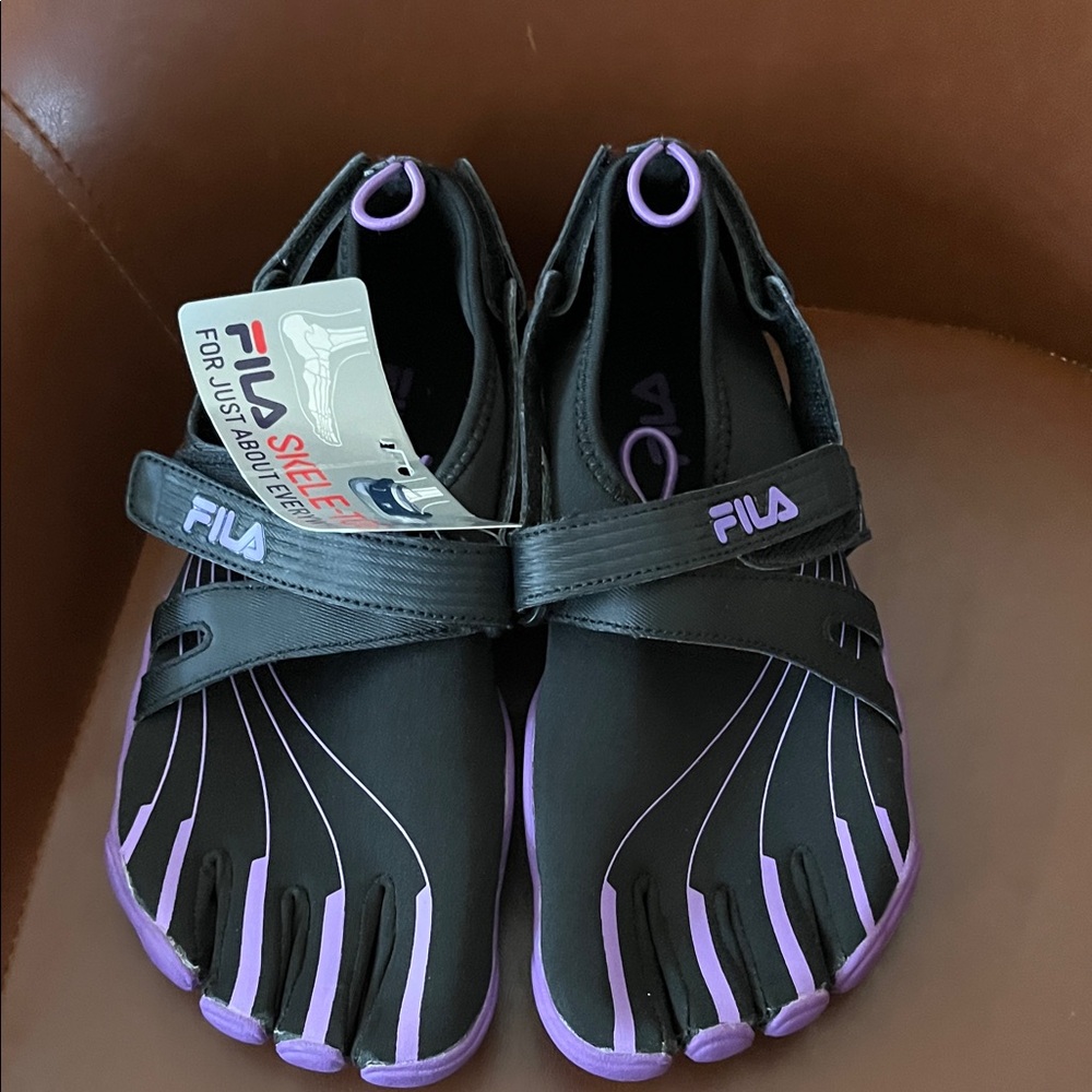 Fila Skeletoes Barefoot Water Outdoor Running Black and Lavender Toe Shoes